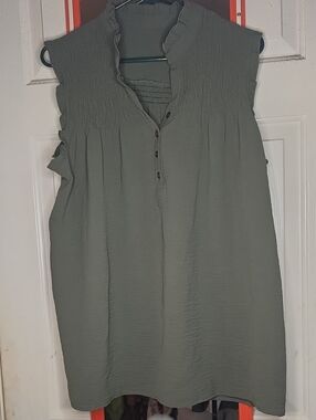 Sleeveless Smocked Yoke Tank Top - Olive Green